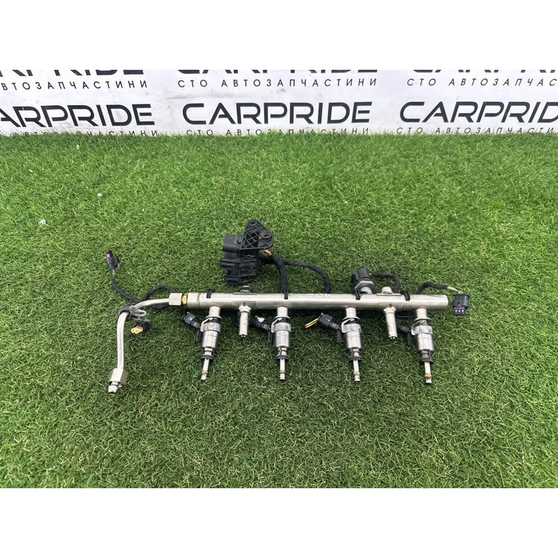 Топливная рампа (топливная система) AUDI A3 8V 2015 1.8 CNSB 06K133317G