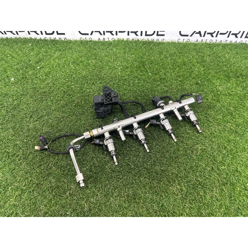 Топливная рампа (топливная система) AUDI A3 8V 2015 1.8 CNSB 06K133317G