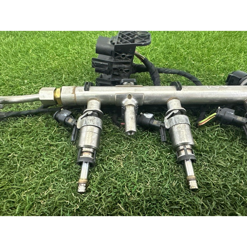 Топливная рампа (топливная система) AUDI A3 8V 2015 1.8 CNSB 06K133317G