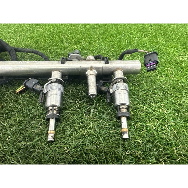 Топливная рампа (топливная система) AUDI A3 8V 2015 1.8 CNSB 06K133317G