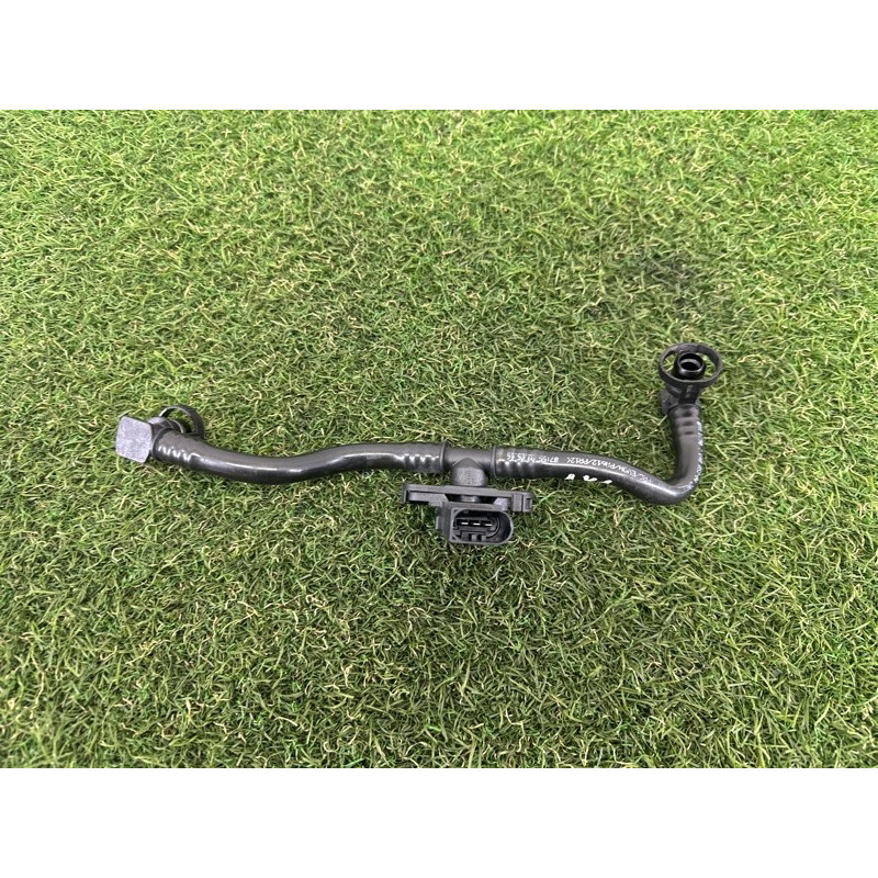 Трубка вентиляции (двигатель и элементы) BMW X1 F48 2016 2.0 B46B20 13907640053