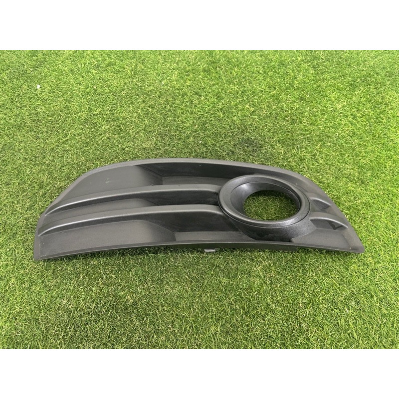 Накладка противотуманной фары (кузов и элементы) AUDI Q5 8R 2012 2.0 CAEB 8R0807682A01C