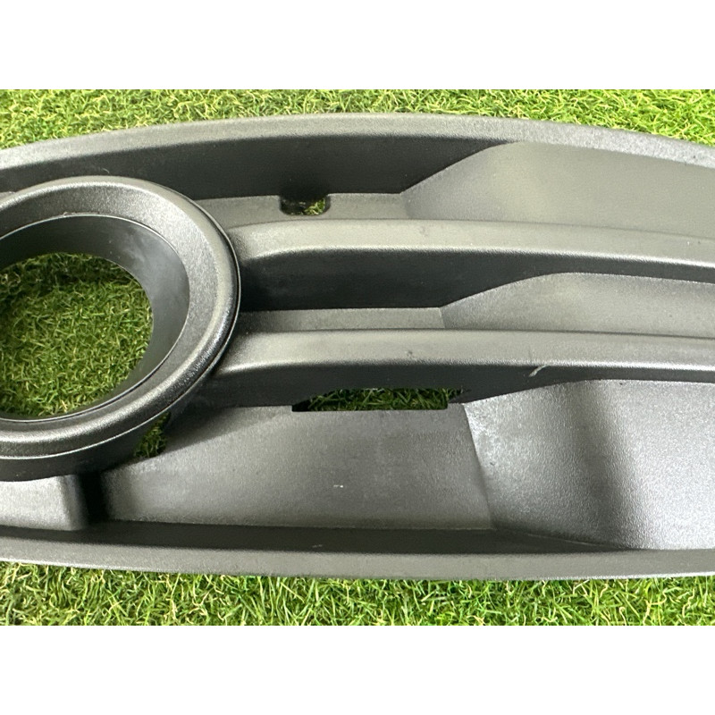 Накладка противотуманной фары (кузов и элементы) AUDI Q5 8R 2012 2.0 CAEB 8R0807682A01C