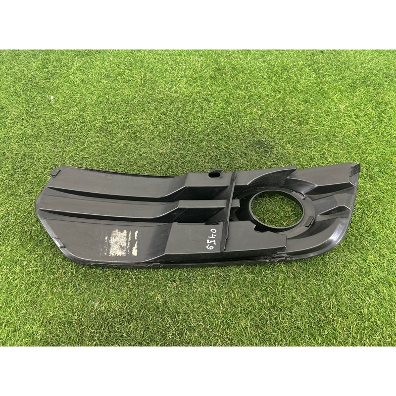 Накладка противотуманной фары (кузов и элементы) AUDI Q5 8R 2012 2.0 CAEB 8R0807682A01C