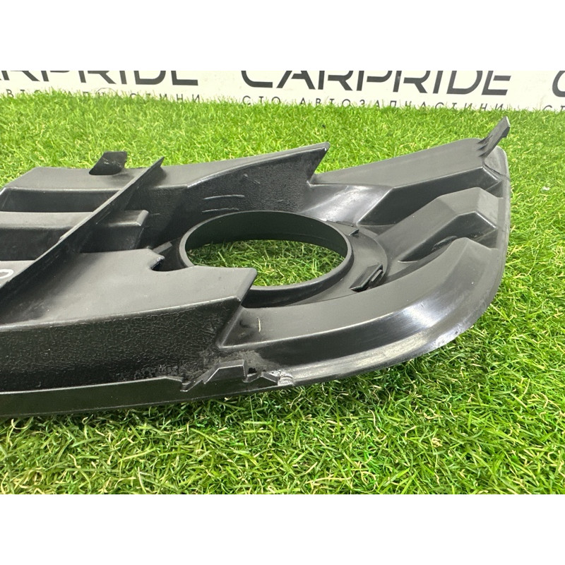 Накладка противотуманной фары (кузов и элементы) AUDI Q5 8R 2012 2.0 CAEB 8R0807682A01C
