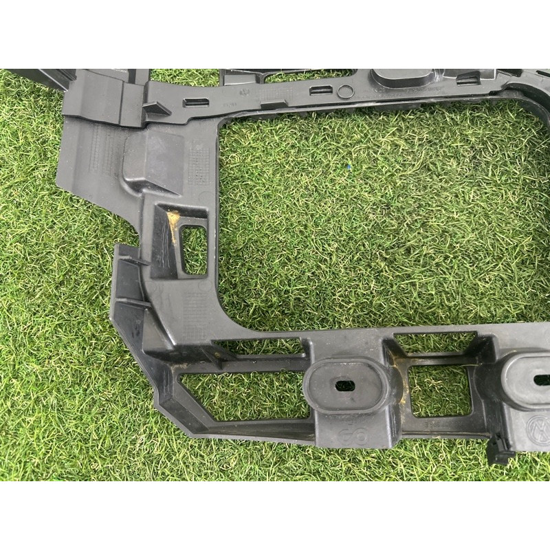 Крепление бампера (кузов и элементы) Volkswagen Touareg NF 2015 3.6 CGRA 7P6807375C