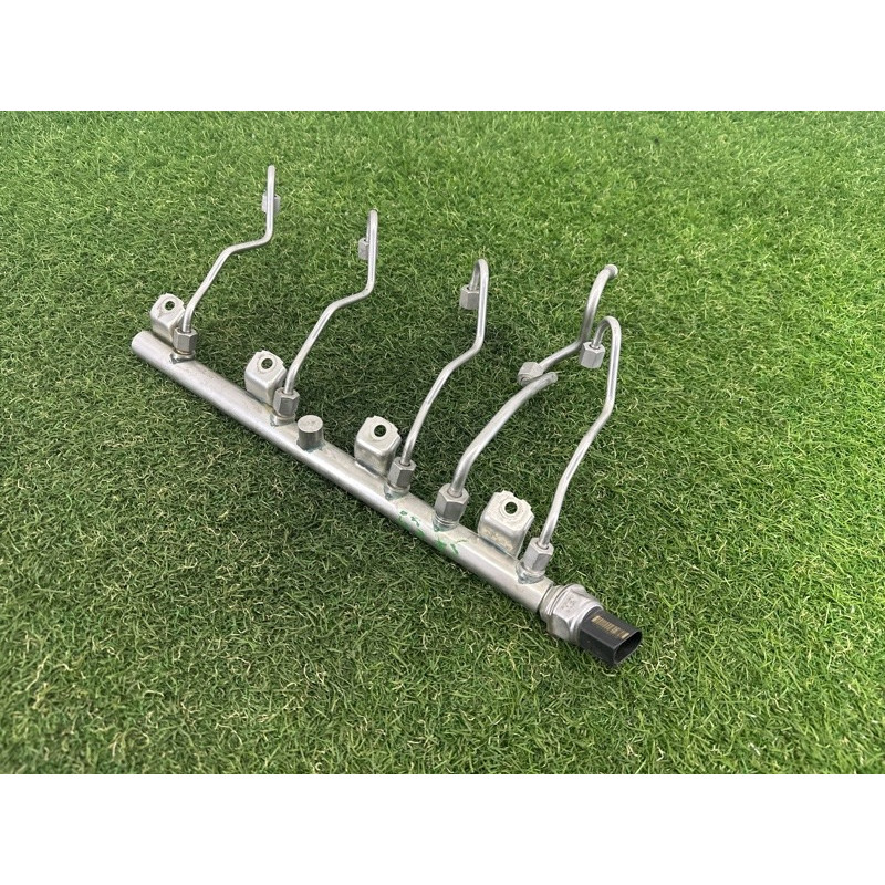 Топливная рампа (топливная система) BMW X5 E70 2013-2015 3.0 13537547599