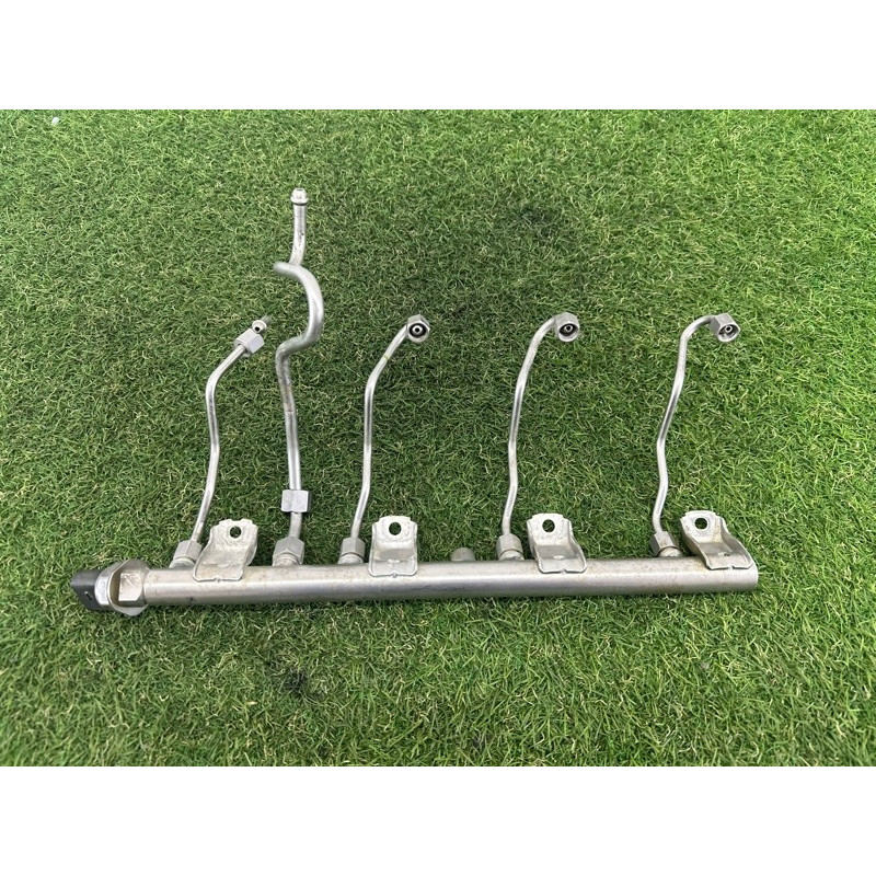 Топливная рампа (топливная система) BMW X5 E70 2013-2015 3.0 13537547599