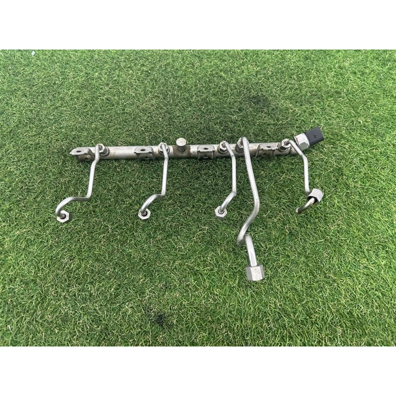 Топливная рампа (топливная система) BMW X5 E70 2013-2015 3.0 13537547600