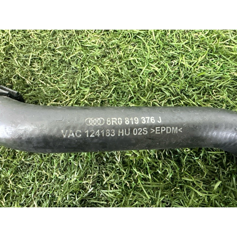 Патрубок (система охлаждения) AUDI Q5 8R 2012 2.0 CAEB 8R0819371E