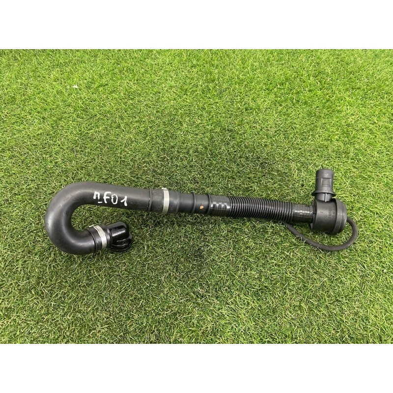 Трубка вентиляции (двигатель и элементы) BMW 7-series F01 2011 3.0 N54 13717594721