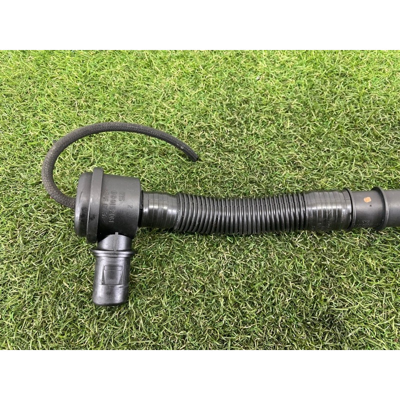 Трубка вентиляции (двигатель и элементы) BMW 7-series F01 2011 3.0 N54 13717594721