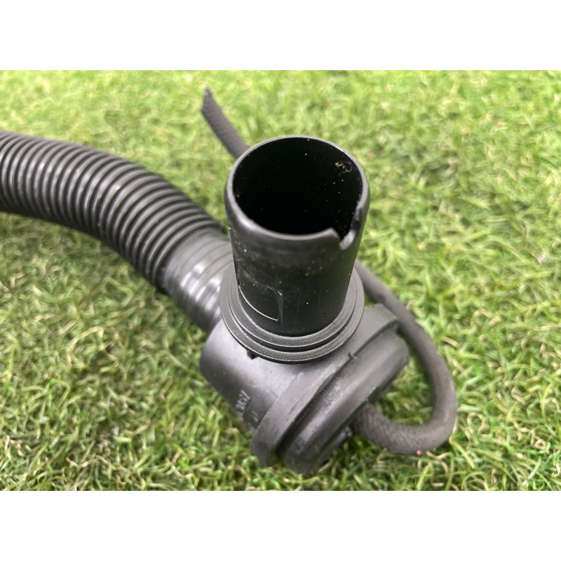 Трубка вентиляции (двигатель и элементы) BMW 7-series F01 2011 3.0 N54 13717594721