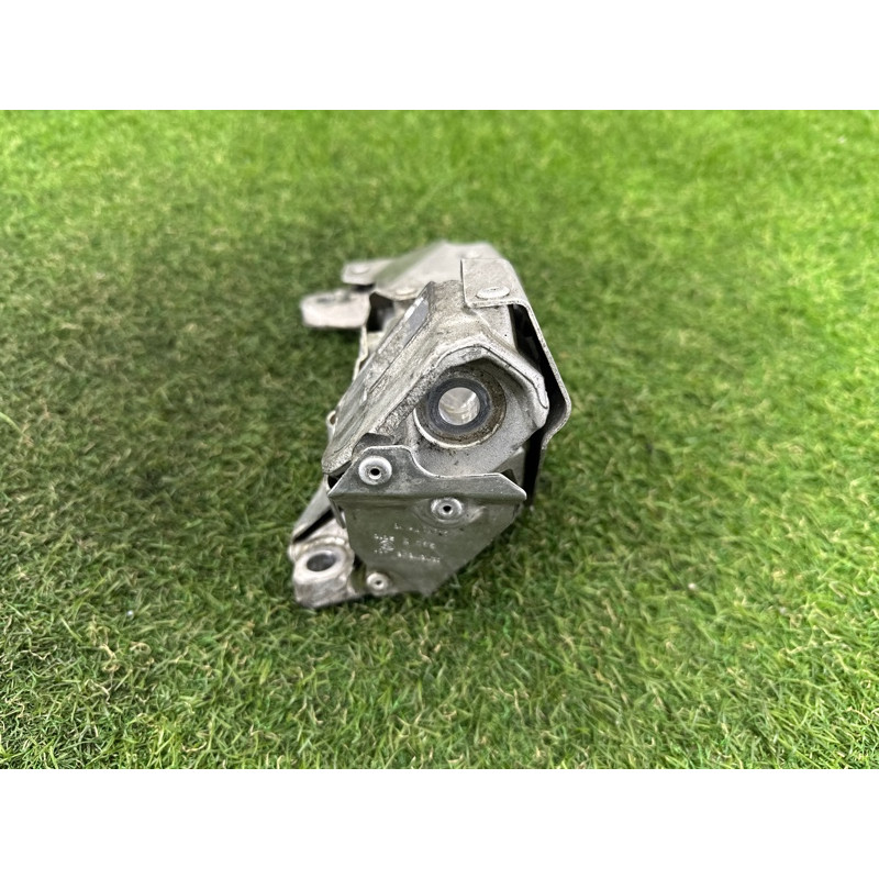 Кронштейн подушки двигателя (кронштейны двигателя) BMW 7-series F01 2011 3.0 N54 22116777606