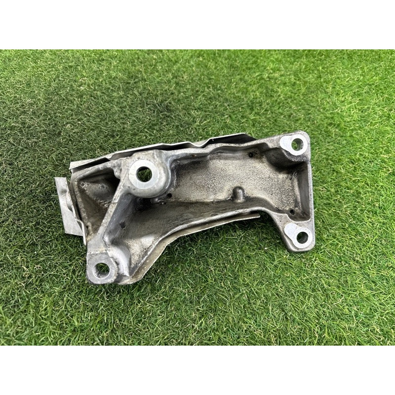 Кронштейн подушки двигателя (кронштейны двигателя) BMW 7-series F01 2011 3.0 N54 22116777606