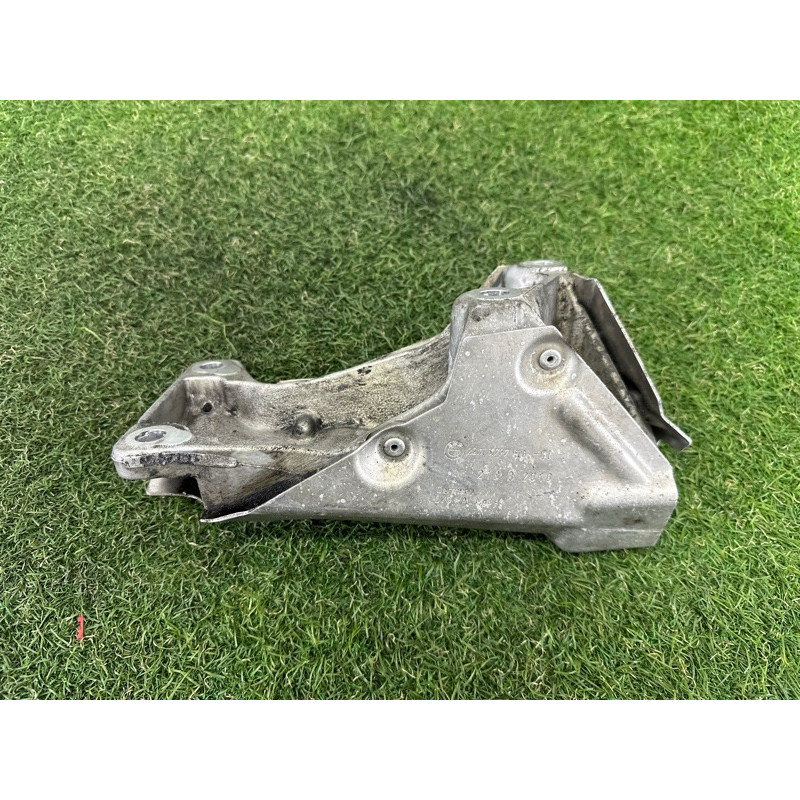 Кронштейн подушки двигателя (кронштейны двигателя) BMW 7-series F01 2011 3.0 N54 22116777606