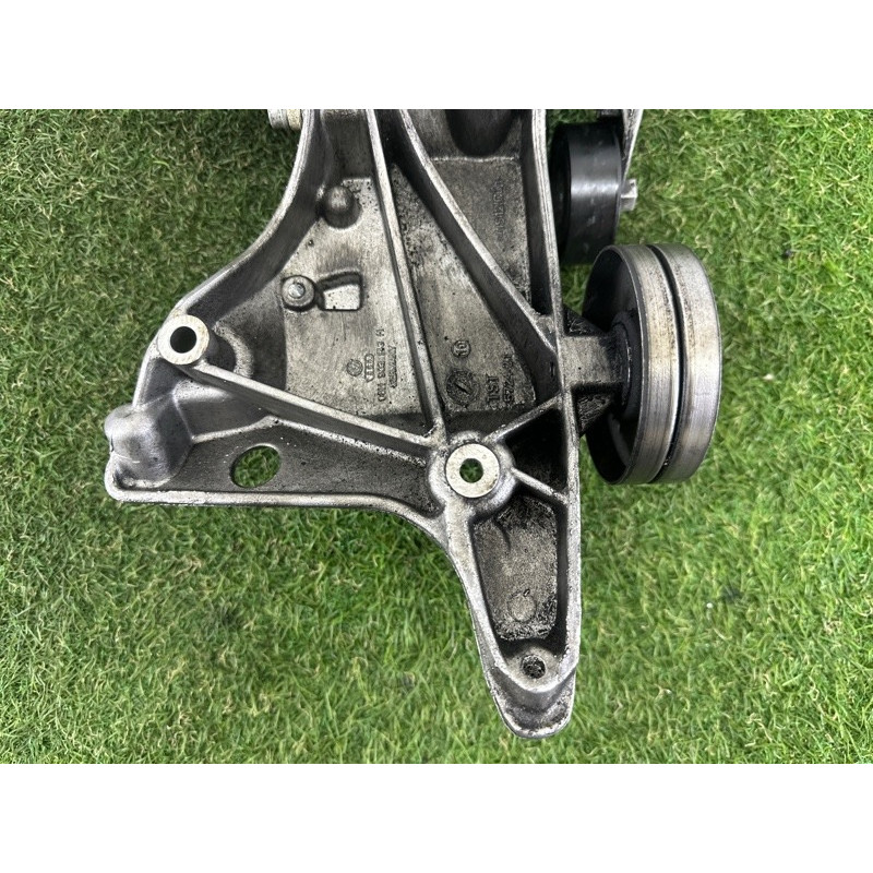 Корпус масляного фильтра (двигатель и элементы) AUDI A4 B8 2012 2.0 CAEB 06H903143H