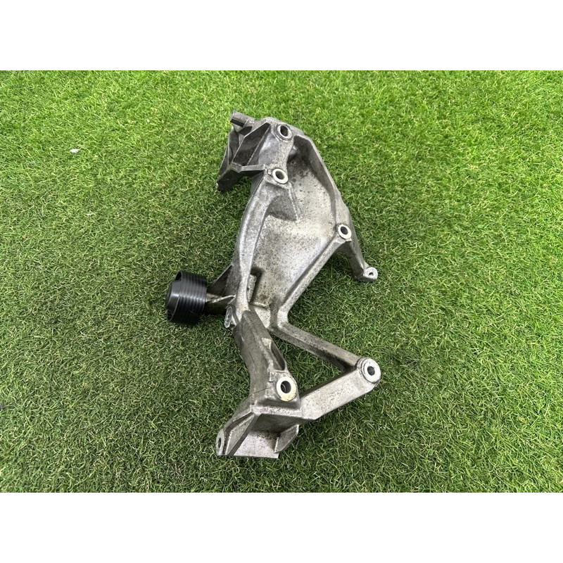 Кронштейн генератора (кронштейны двигателя) Volkswagen Touareg NF 2015 3.6 CGRA 03H260087F