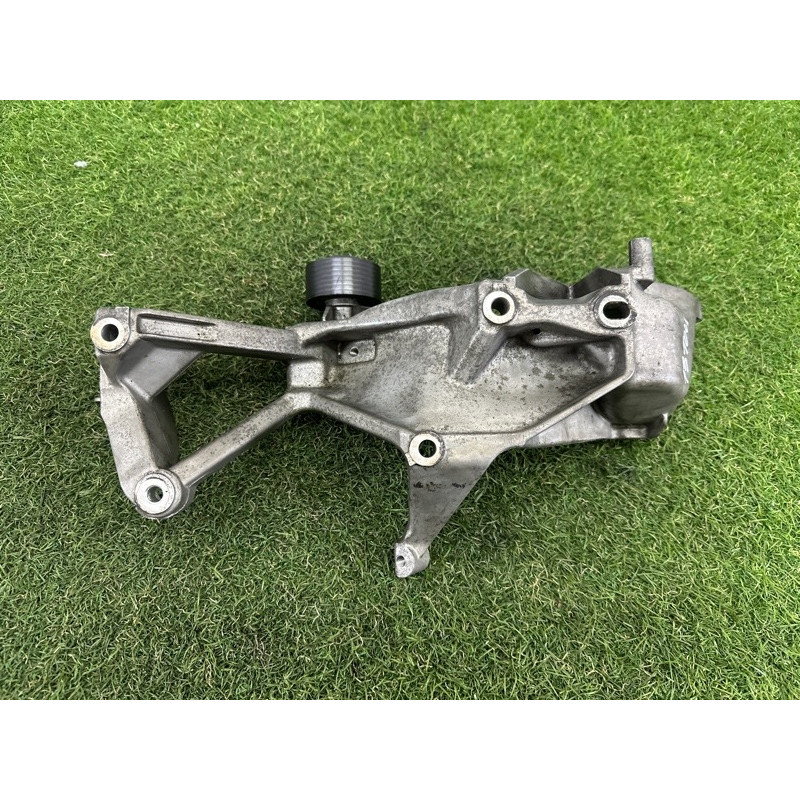 Кронштейн генератора (кронштейны двигателя) Volkswagen Touareg NF 2015 3.6 CGRA 03H260087F