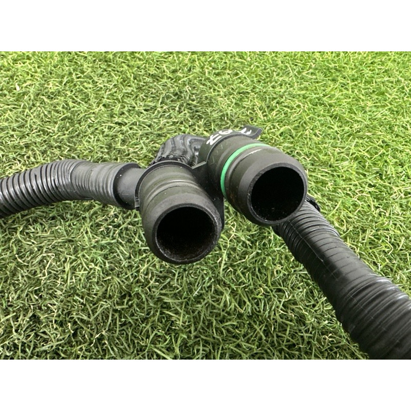 Трубка вентиляции картерных газов (двигатель и элементы) AUDI A7 4G 2012 3.0 CGXB 06E103217AD