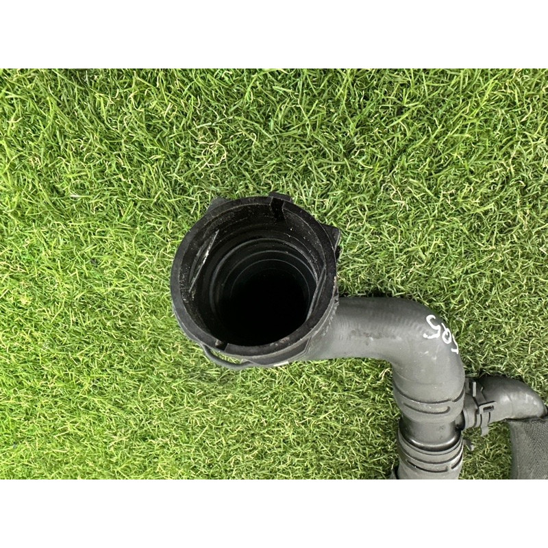 Патрубок (система охлаждения) AUDI Q5 8R 2012 2.0 CAEB 8R0121055D