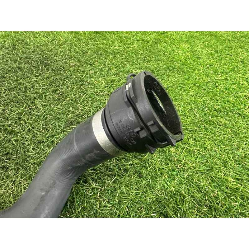 Патрубок (система охлаждения) AUDI Q5 8R 2012 2.0 CAEB 8R0121055D