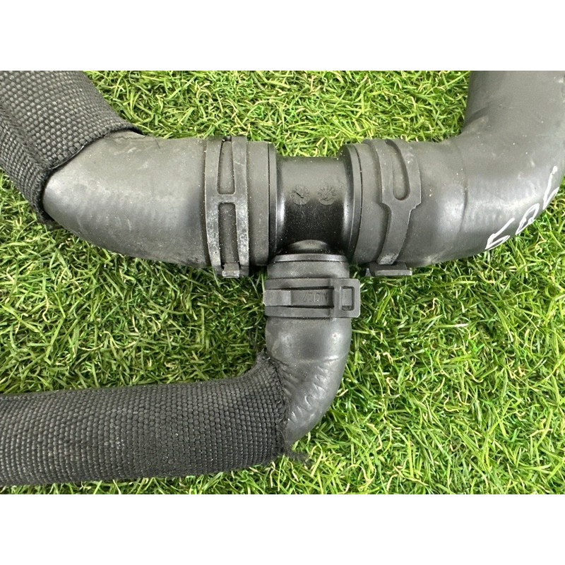 Патрубок (система охлаждения) AUDI Q5 8R 2012 2.0 CAEB 8R0121055D