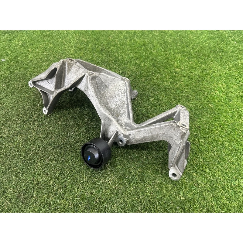 Кронштейн генератора (кронштейны двигателя) Volkswagen Touareg NF 2015 3.6 CGRA 03H260087E