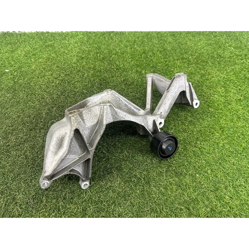 Кронштейн генератора (кронштейны двигателя) Volkswagen Touareg NF 2015 3.6 CGRA 03H260087E