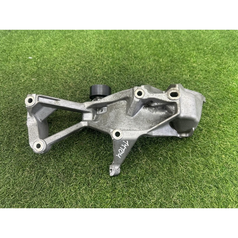 Кронштейн генератора (кронштейны двигателя) Volkswagen Touareg NF 2015 3.6 CGRA 03H260087E