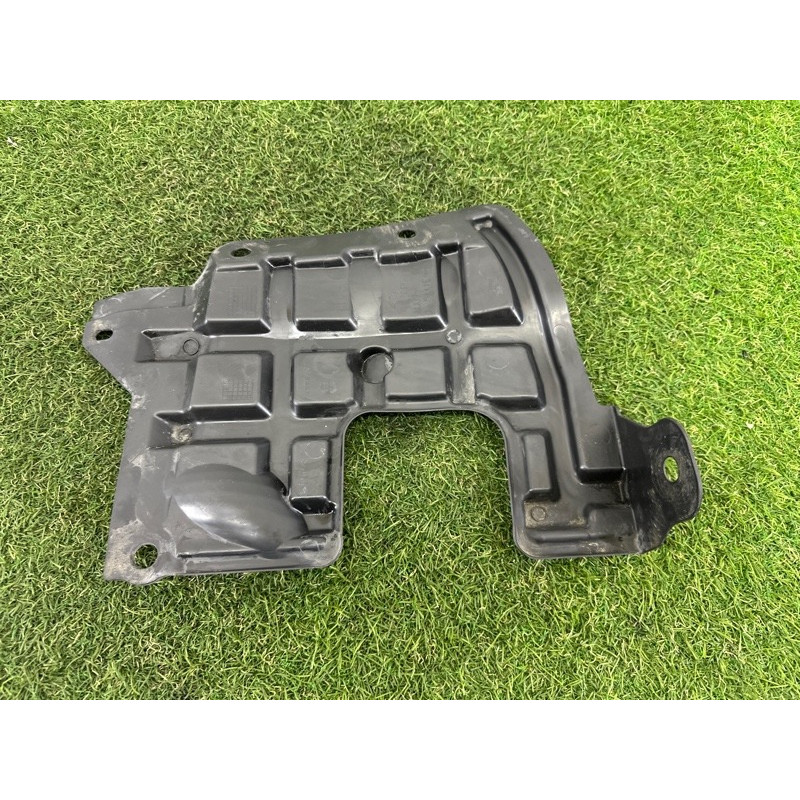 Захист двигуна (кузов і елементи) Nissan Rogue T33 2021 2.5 PR25DD 648396RR0A