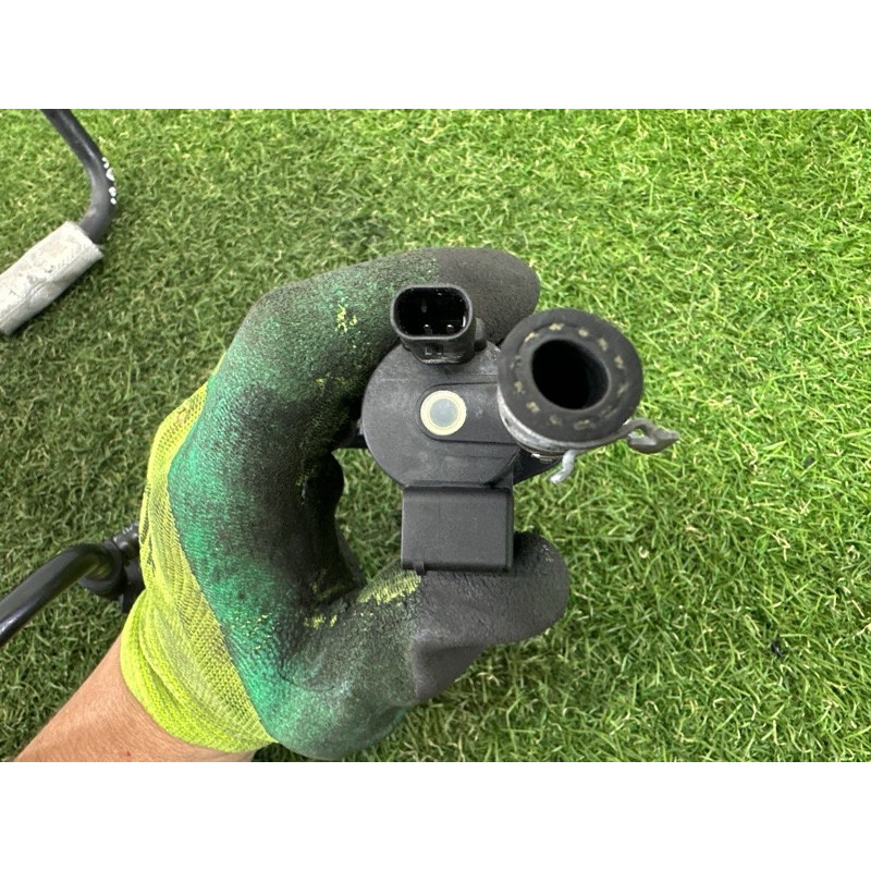 Клапан вентиляции топливного бака (топливная система) AUDI A4 B8 2012 2.0 CAEB 06H133781CB