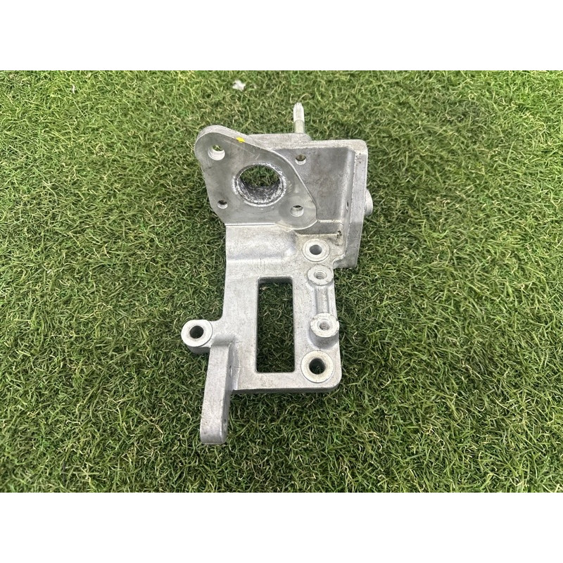 Кронштейн клапана EGR (кронштейны двигателя) Nissan Rogue T33 2021 2.5 PR25DD 147176CA1A