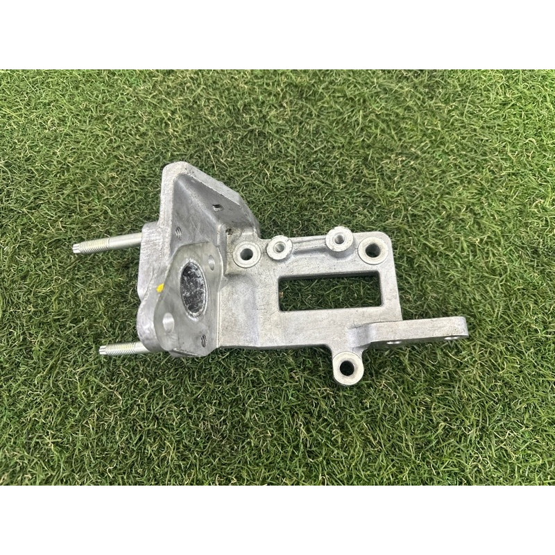 Кронштейн клапана EGR (кронштейны двигателя) Nissan Rogue T33 2021 2.5 PR25DD 147176CA1A