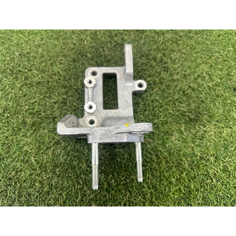 Кронштейн клапана EGR (кронштейны двигателя) Nissan Rogue T33 2021 2.5 PR25DD 147176CA1A