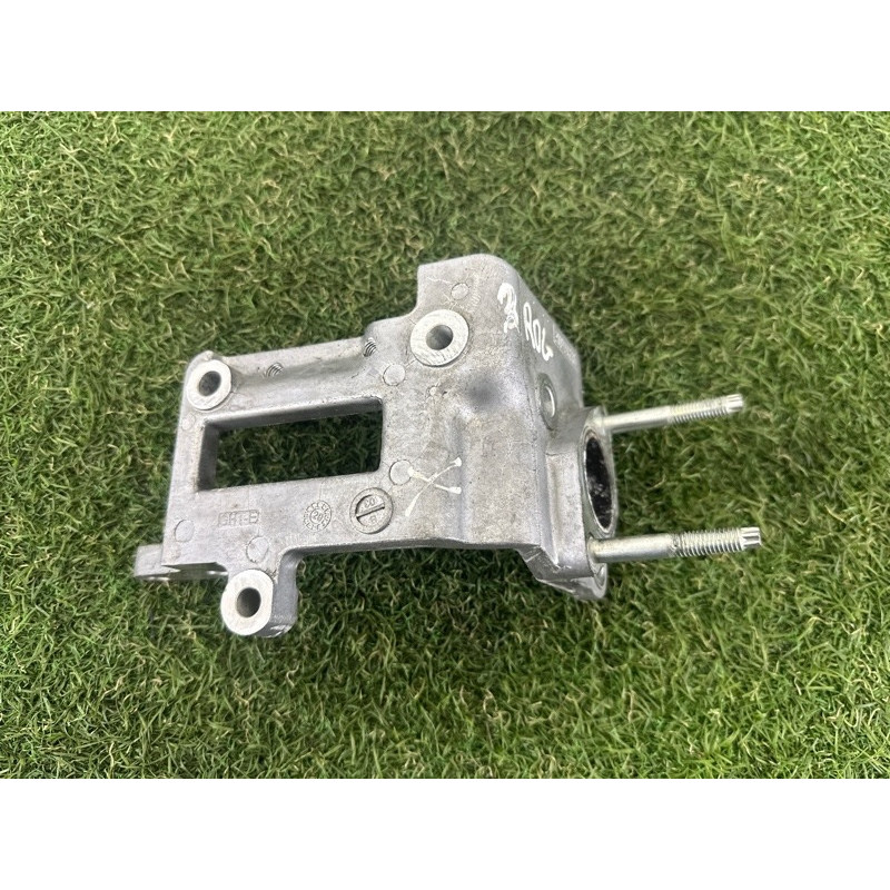 Кронштейн клапана EGR (кронштейны двигателя) Nissan Rogue T33 2021 2.5 PR25DD 147176CA1A