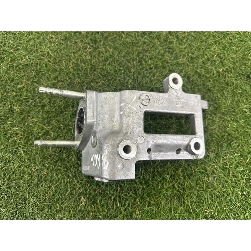 Кронштейн клапана EGR (кронштейны двигателя) Nissan Rogue T33 2021 2.5 PR25DD 147176CA1A