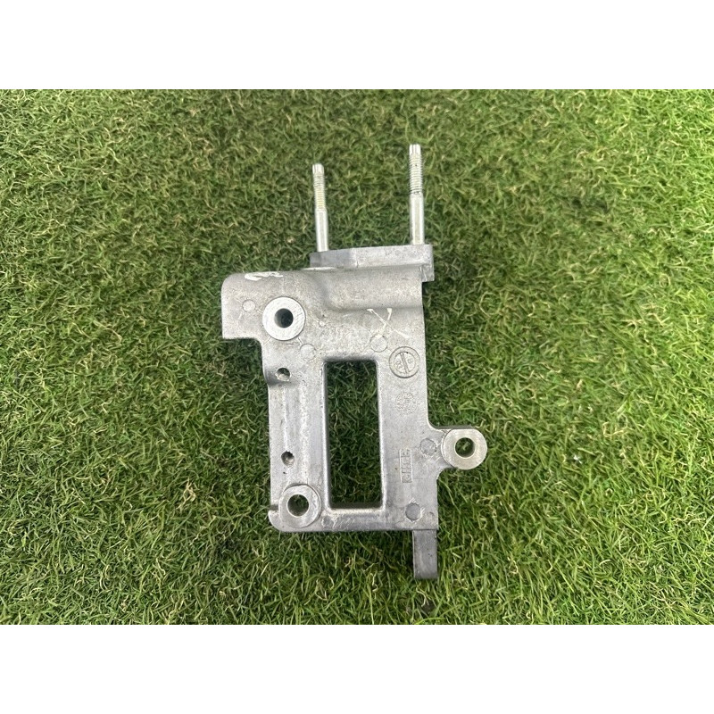 Кронштейн клапана EGR (кронштейны двигателя) Nissan Rogue T33 2021 2.5 PR25DD 147176CA1A