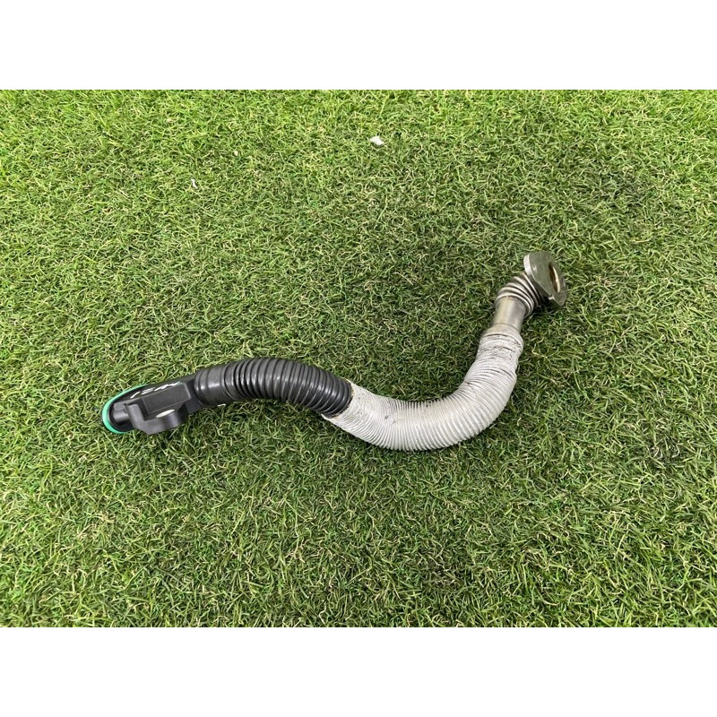 Трубка вентиляции картерных газов (двигатель и элементы) AUDI A4 B8 2012 2.0 CAEB 06H103213J