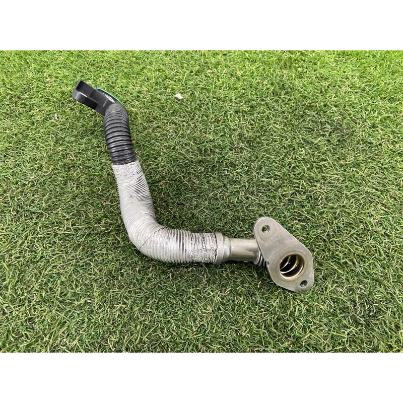 Трубка вентиляции картерных газов (двигатель и элементы) AUDI A4 B8 2012 2.0 CAEB 06H103213J