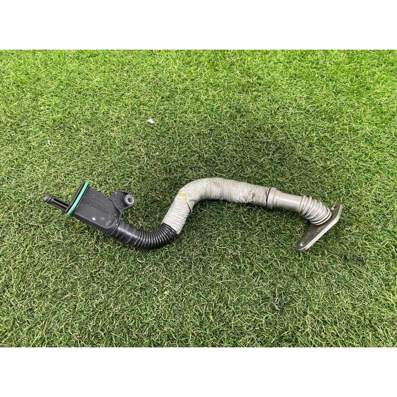 Трубка вентиляции картерных газов (двигатель и элементы) AUDI Q5 8R 2012 2.0 CAEB 06H103213J