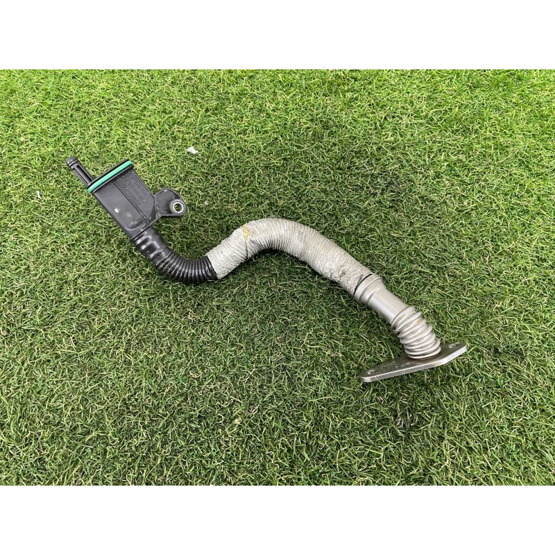 Трубка вентиляции картерных газов (двигатель и элементы) AUDI Q5 8R 2012 2.0 CAEB 06H103213J