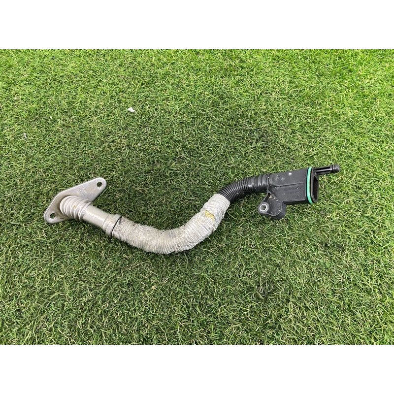 Трубка вентиляции картерных газов (двигатель и элементы) AUDI Q5 8R 2012 2.0 CAEB 06H103213J