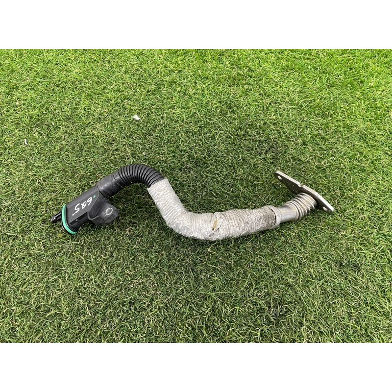 Трубка вентиляции картерных газов (двигатель и элементы) AUDI Q5 8R 2012 2.0 CAEB 06H103213J