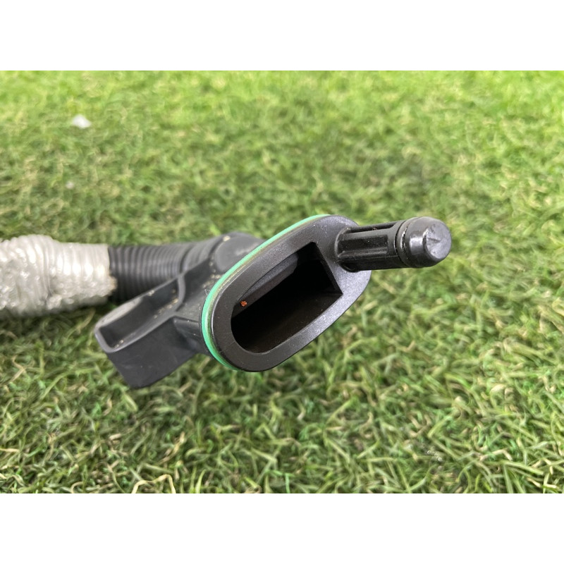 Трубка вентиляции картерных газов (двигатель и элементы) AUDI Q5 8R 2012 2.0 CAEB 06H103213J