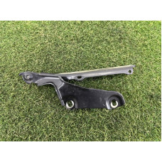 Петля капота