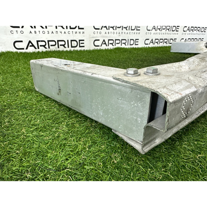 Усилитель бампера (наружные элементы кузова) AUDI Q5 8R 2012 2.0 CAEB 8R0807313B