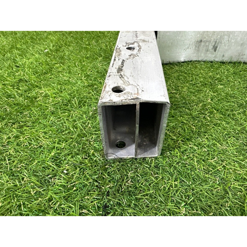 Усилитель бампера (наружные элементы кузова) AUDI Q5 8R 2012 2.0 CAEB 8R0807313B