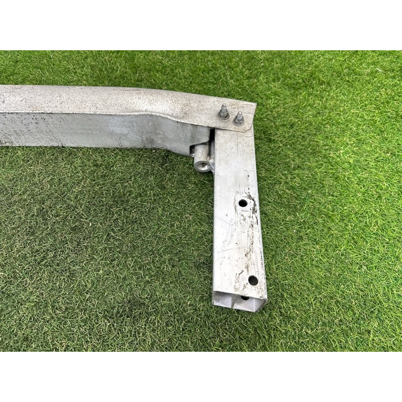 Усилитель бампера (наружные элементы кузова) AUDI Q5 8R 2012 2.0 CAEB 8R0807313B