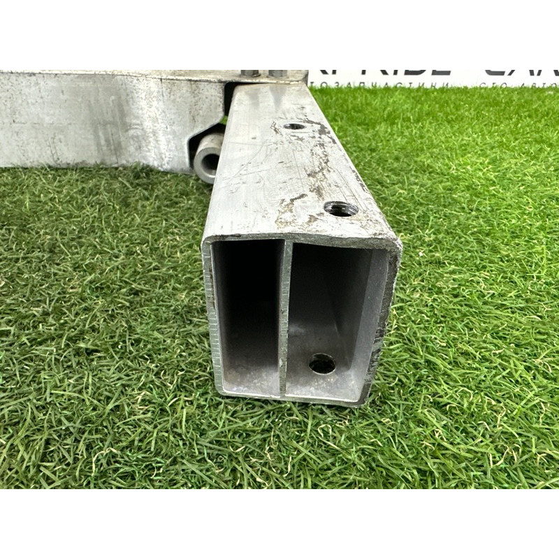 Усилитель бампера (наружные элементы кузова) AUDI Q5 8R 2012 2.0 CAEB 8R0807313B